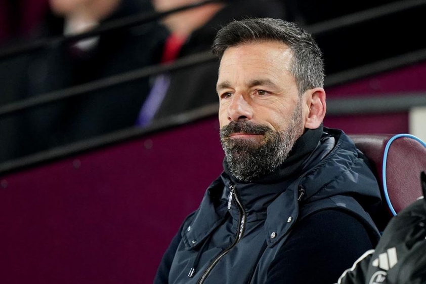 HLV Van Nistelrooy khẳng định sẽ không bỏ cuộc dù Leicester City tiếp tục khủng hoảng