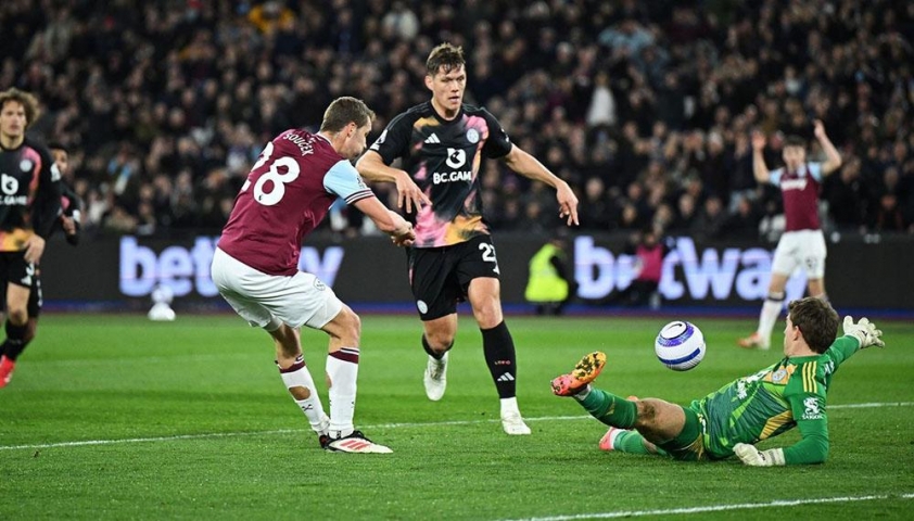 HLV Van Nistelrooy khẳng định sẽ không bỏ cuộc dù Leicester City tiếp tục khủng hoảng