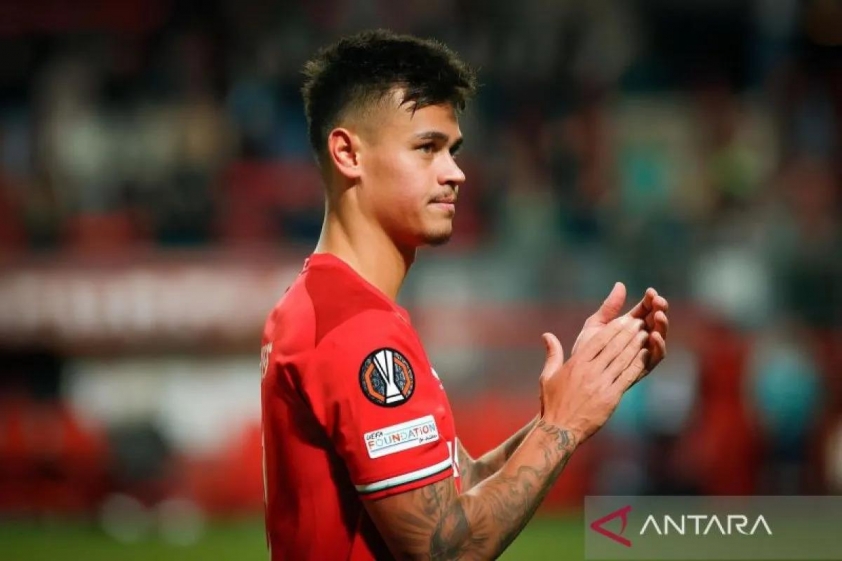 Thảm bại tại Europa League: Mees Hilgers và chuỗi phản lưới nhà đáng quên của Twente