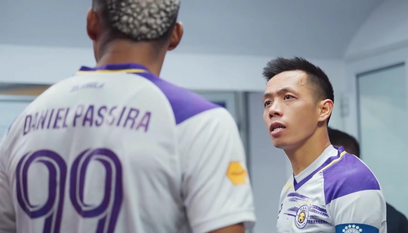 Văn Quyết động viên Passira, nỗi lo hàng công Hà Nội FC vẫn còn đó