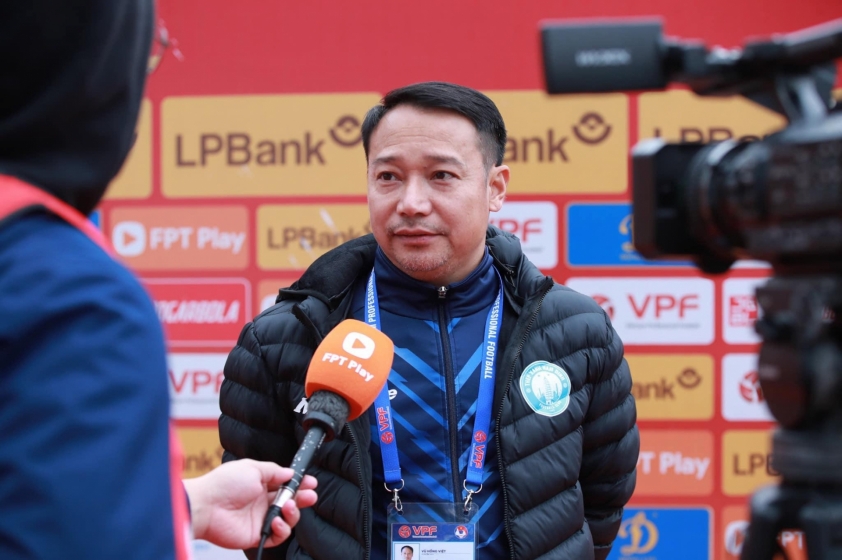 HLV Vũ Hồng Việt Tự Tin Đối Đầu Sanfrecce Hiroshima tại AFC Champions League 2