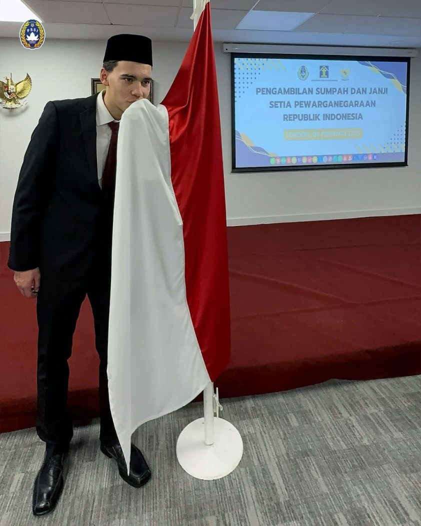 Chân sút Ole Romeny chính thức khoác áo Đội tuyển quốc gia Indonesia