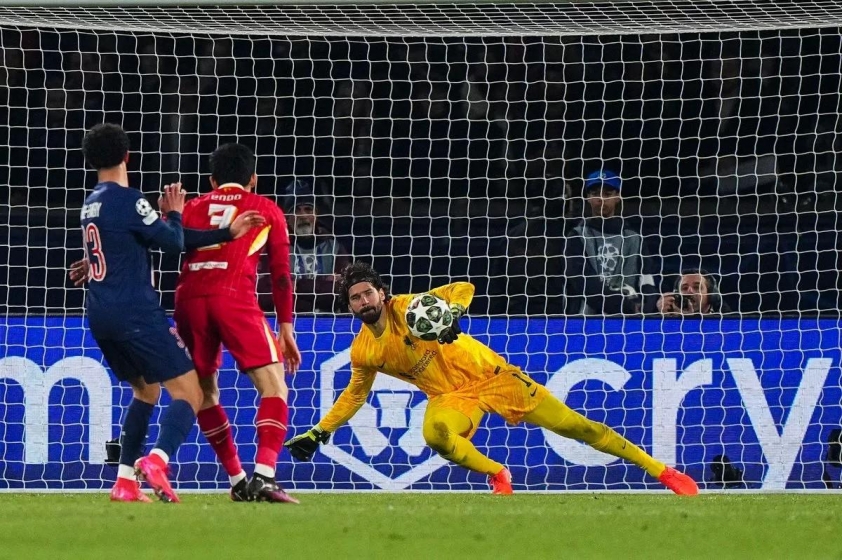 Van Dijk cảnh báo Liverpool trước trận lượt về gặp PSG