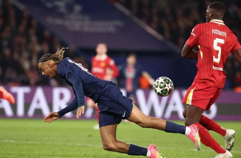 VAR gây tranh cãi, giúp Liverpool vượt qua PSG đầy may mắn