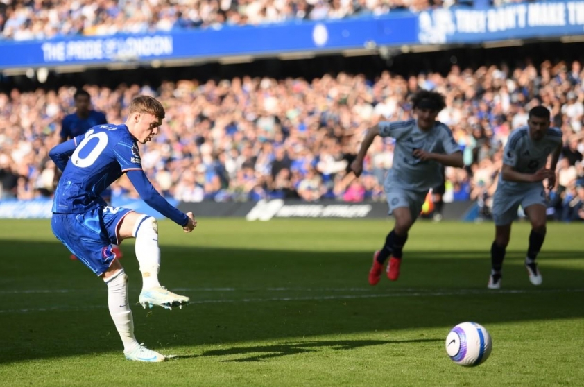 Cole Palmer: Từ chuỗi phạt đền hoàn hảo đến cú sút hỏng đáng tiếc trước Leicester City