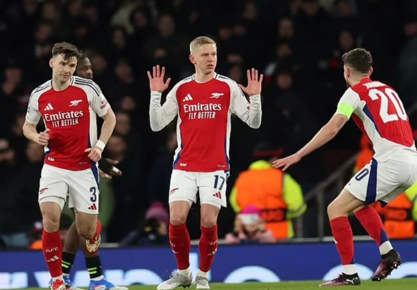 Zinchenko và hành động đầy cảm xúc: Tôn trọng quá khứ hay thiếu tôn trọng người hâm mộ Arsenal?