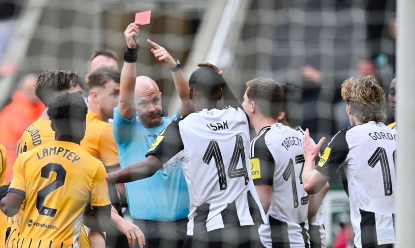 Anthony Gordon bị treo giò: Tin vui cho Liverpool trước chung kết Carabao Cup
