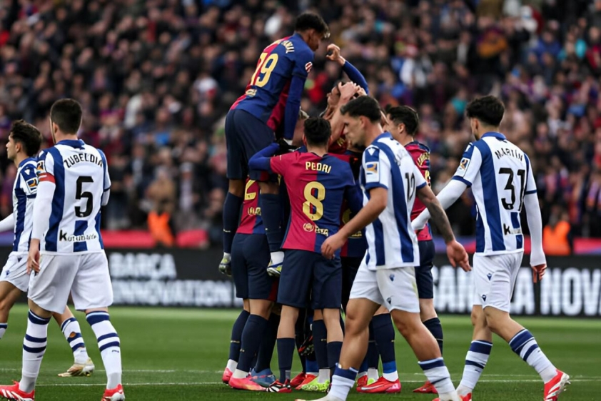 Barcelona đè bẹp Real Sociedad 4-0, leo lên đỉnh La Liga