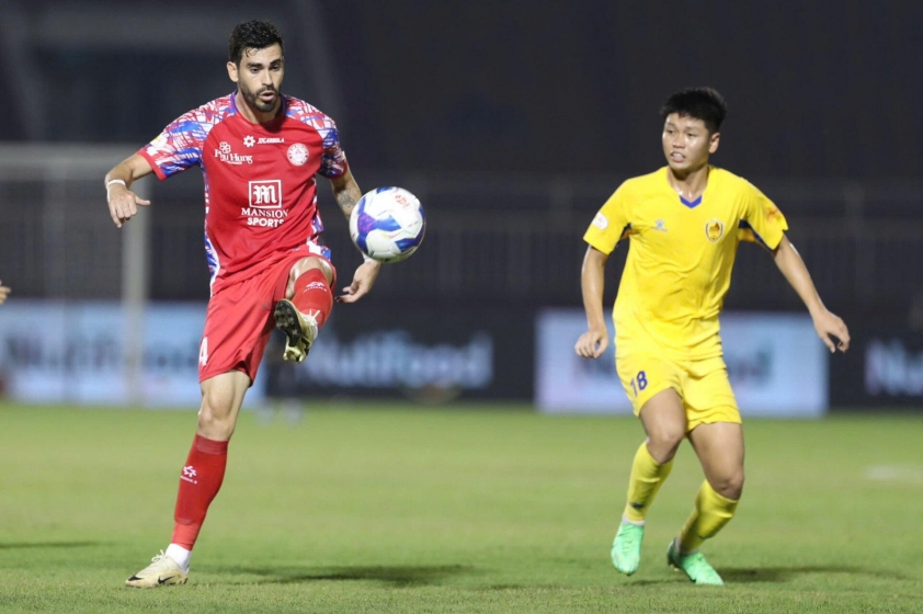 Quảng Nam tạo nên bất ngờ, đánh bại CLB TPHCM với tỉ số 3-1