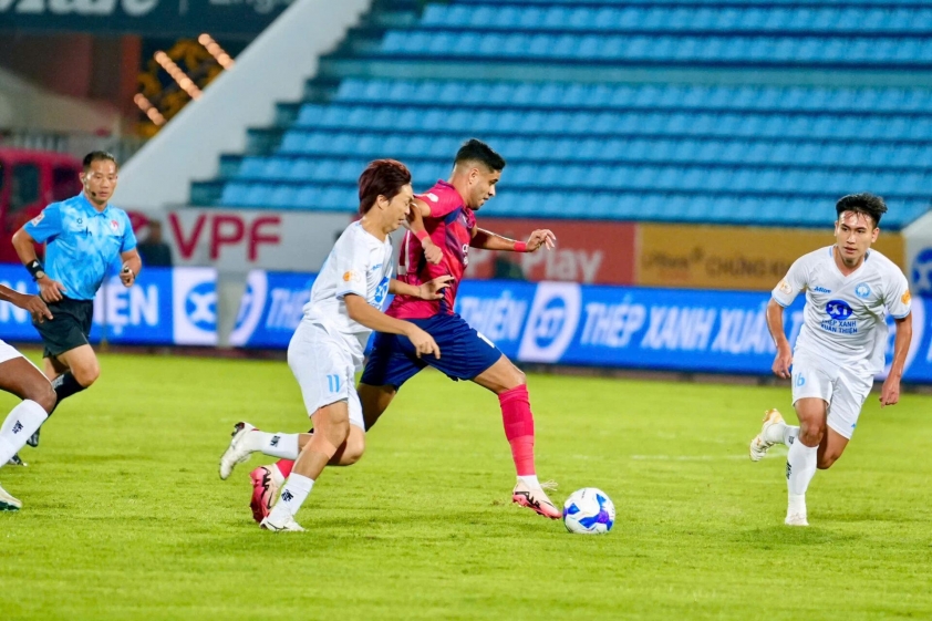 Trận cầu tâm điểm V-League 2024/25: CAHN vs Nam Định - Liệu ai sẽ giành chiến thắng?