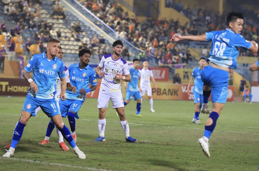 Vòng 15 V-League 2024/25: Khách làm mưa, Nam Định giữ vững ngôi đầu