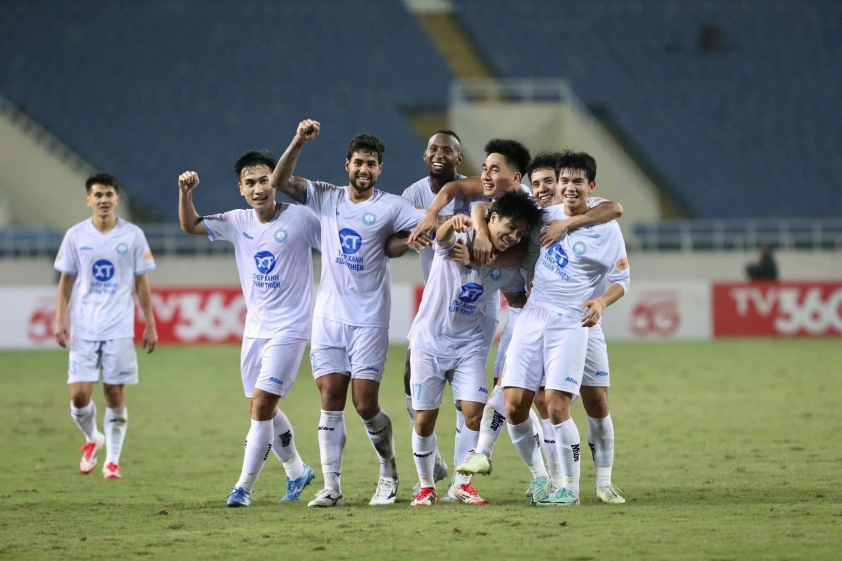 Vòng 15 V-League 2024/25: Khách làm mưa, Nam Định giữ vững ngôi đầu