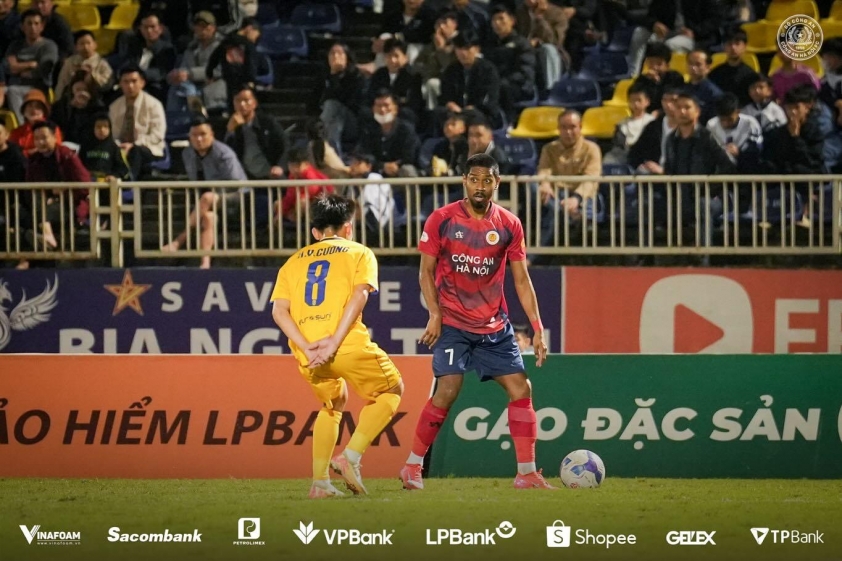 Vòng 16 V-League: 5 trụ cột vắng mặt, VAR được áp dụng, và HLV Popov từ chức