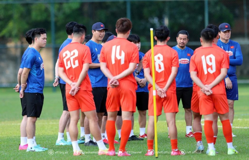 Đội tuyển Campuchia có mặt tại Việt Nam, sẵn sàng cho trận giao hữu với đội tuyển Việt Nam