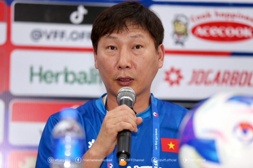 HLV Kim Sang Sik: Sự lựa chọn an toàn và những bài toán còn bỏ ngỏ