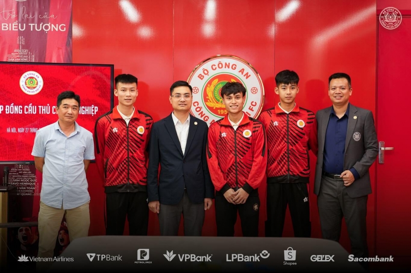 CLB Công an Hà Nội chính thức ký hợp đồng chuyên nghiệp với 3 tài năng trẻ
