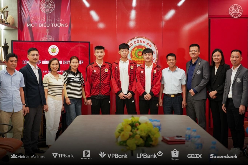 CLB Công an Hà Nội chính thức ký hợp đồng chuyên nghiệp với 3 tài năng trẻ