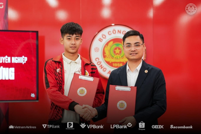 CLB Công an Hà Nội chính thức ký hợp đồng chuyên nghiệp với 3 tài năng trẻ