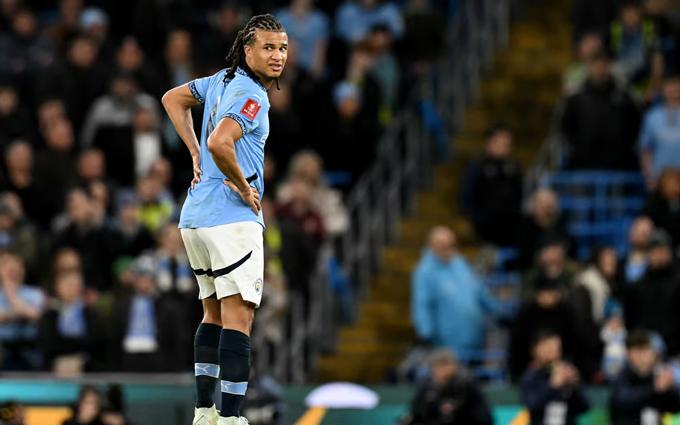 Man City đối mặt nguy cơ mùa giải trắng tay sau chấn thương của Ake