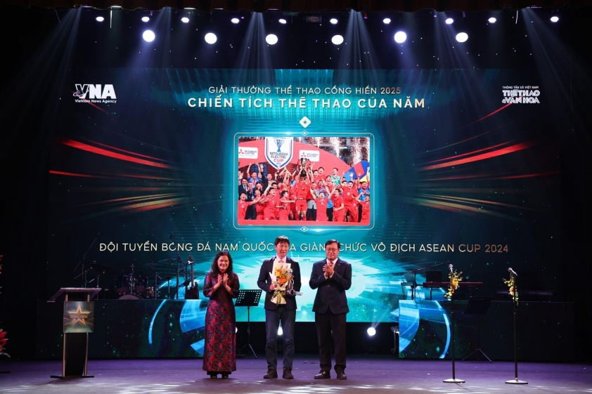 Đội tuyển Việt Nam và Nguyễn Xuân Sơn tỏa sáng tại Giải thưởng Cống hiến 2024