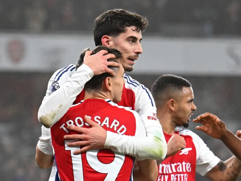 HLV Arteta kêu gọi Arsenal tái hiện chiến thắng 7-1 trước PSV để đánh bại MU