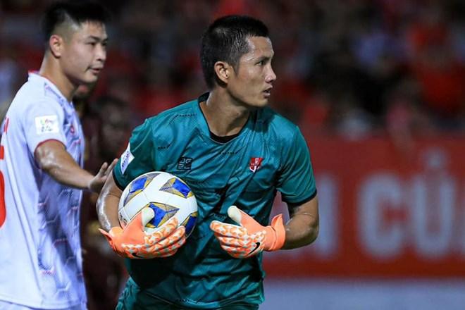 Thủ môn Đình Triệu: Bicou không nên nhận thẻ đỏ, Hải Phòng thắng Quảng Nam 2-1 đầy kịch tính