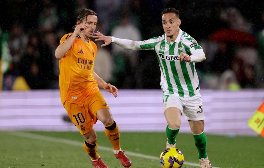 Antony và chiến thắng lịch sử của Real Betis trước Real Madrid