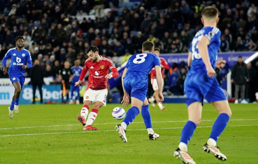 Man Utd đại thắng Leicester 3-0 nhờ phong độ chói sáng của Bruno Fernandes