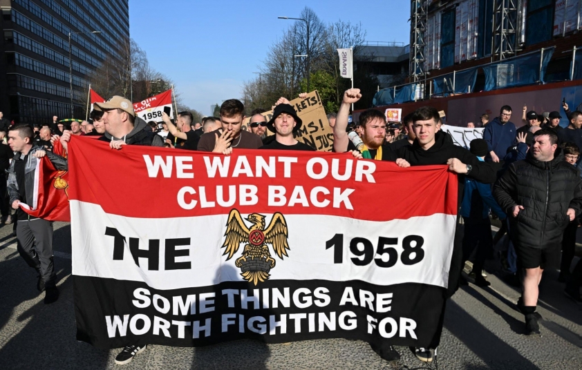 CĐV Man Utd Biểu Tình Hàng Loạt, Phản Đối Chính Sách của Nhà Glazer và Ratcliffe