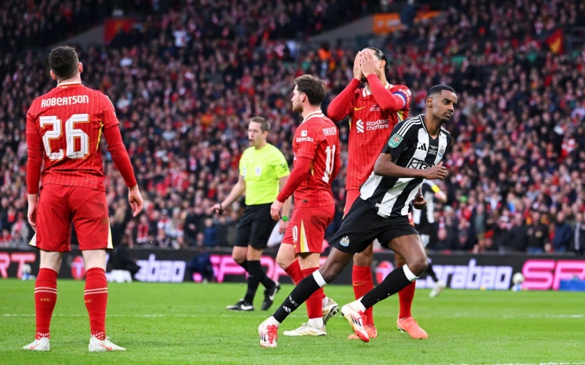 Salah mờ nhạt, Liverpool trắng tay tại Carabao Cup: Tuần lễ đen tối của The Kop