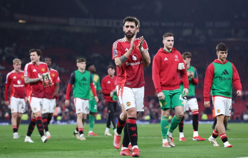 CĐV Man Utd Biểu Tình Hàng Loạt, Phản Đối Chính Sách của Nhà Glazer và Ratcliffe