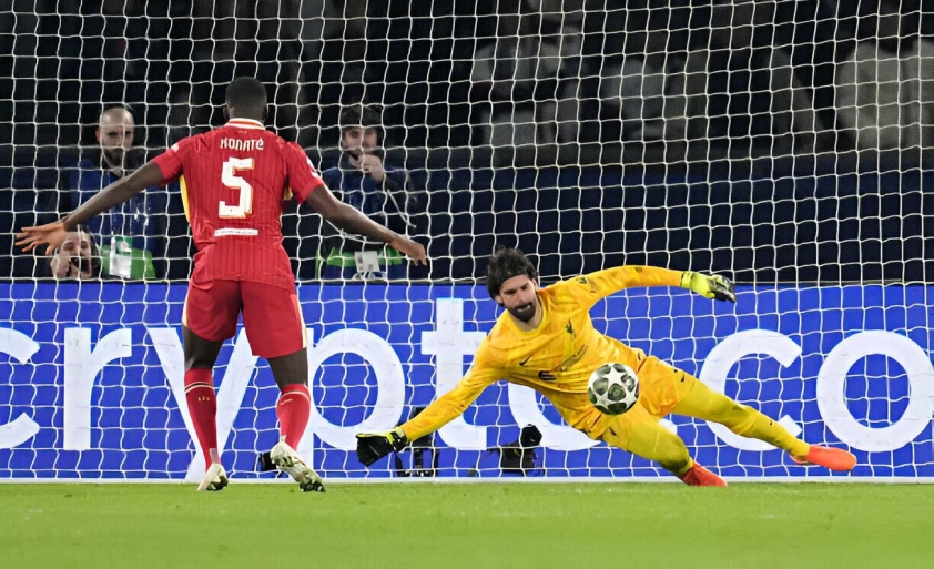 Arne Slot phá kỷ lục Klopp, dẫn dắt Liverpool đến chiến thắng nghẹt thở trước PSG