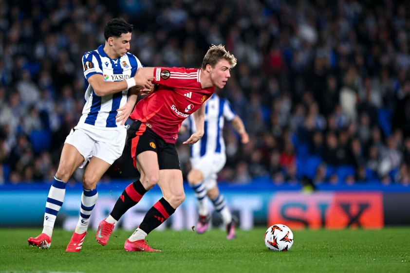 MU hòa Real Sociedad 1-1 trong trận đấu kịch tính tại vòng 1/8 Europa League
