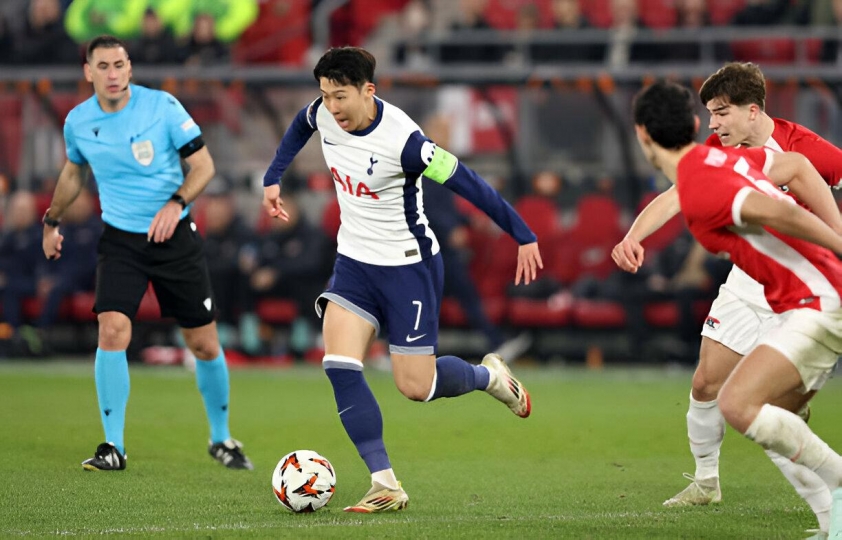 AZ Alkmaar đánh bại Tottenham trong trận lượt đi vòng 1/8 Europa League