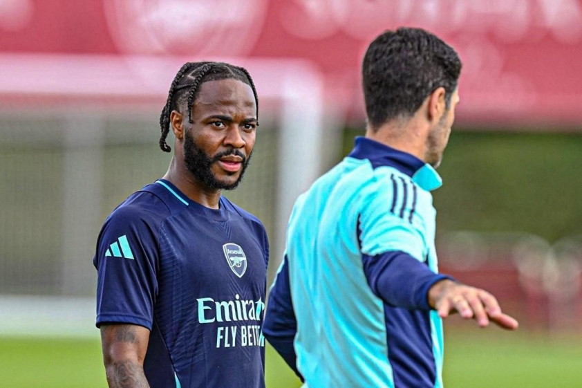Paul Merson chỉ trích quyết định sử dụng Mikel Merino của Arteta, ủng hộ Sterling đá cắm