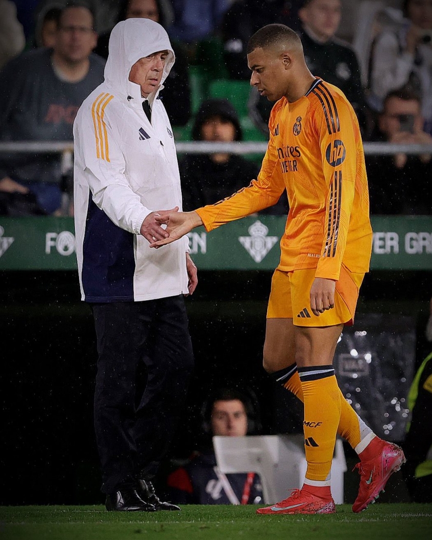 Real Madrid nhận thất bại sốc trước Real Betis, Ancelotti lo ngại tương lai