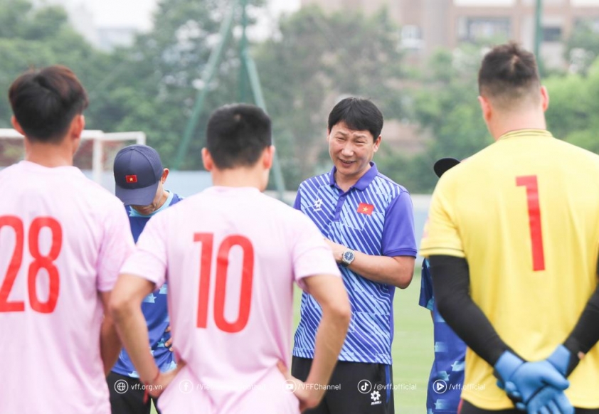 HLV Kim Sang Sik cân nhắc triệu tập cầu thủ Việt kiều lên ĐTQG và U22 Việt Nam