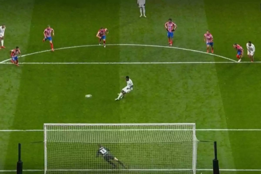 Mbappe nhường penalty, Vinicius đá hỏng: Real Madrid vượt qua Atletico Madrid nghẹt thở