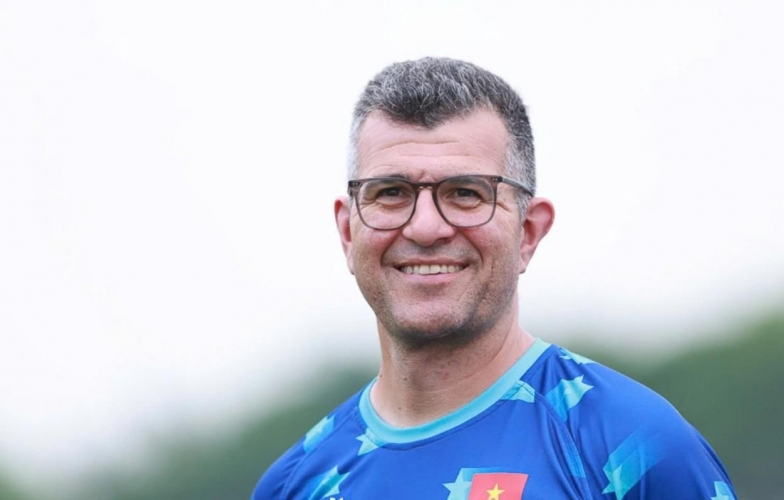 HLV Cristiano Roland: Từ Huyền Thoại Sân Cỏ Hà Nội Đến Ngôi Sao Hướng Dẫn U17 Việt Nam