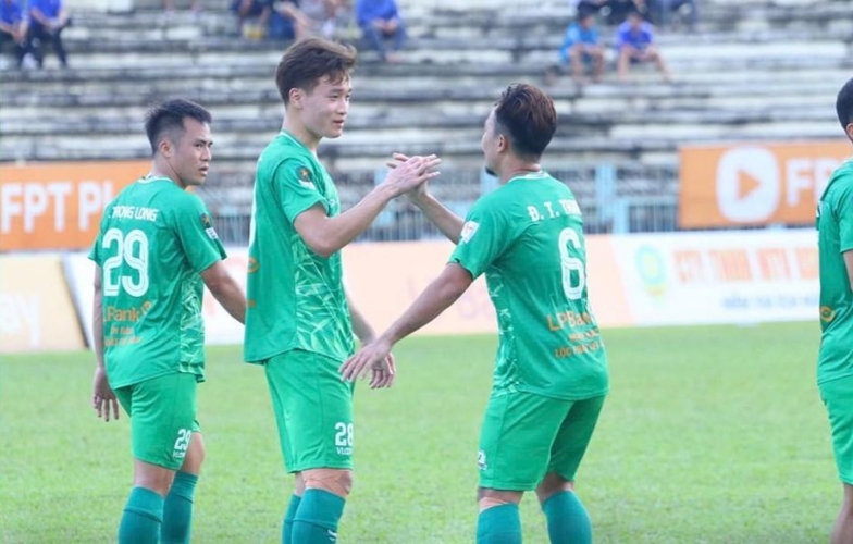 Phù Đổng Ninh Bình tiếp tục thể hiện sức mạnh, giành chiến thắng 2-0 trước Long An