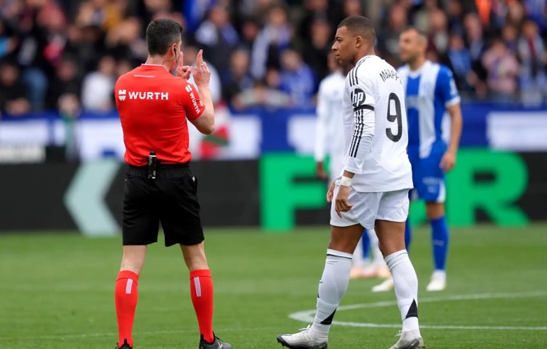 Mbappe nhận thẻ đỏ trực tiếp, Real Madrid thắng nhọc nhằn trước Alaves