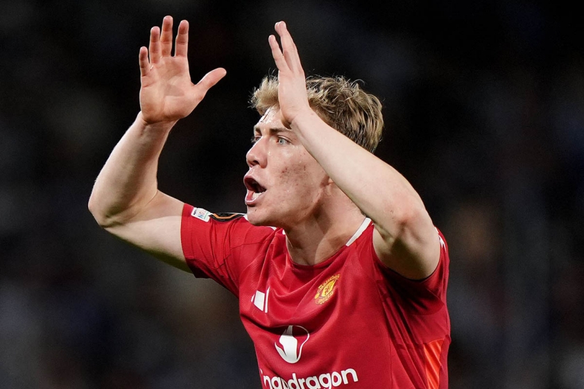 Harry Maguire: Một giải pháp bất ngờ cho hàng công Man United?