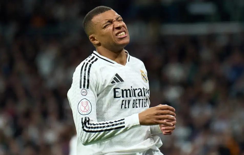 Mbappe nhận thẻ đỏ, gửi lời xin lỗi đồng đội và Blanco sau pha vào bóng nguy hiểm