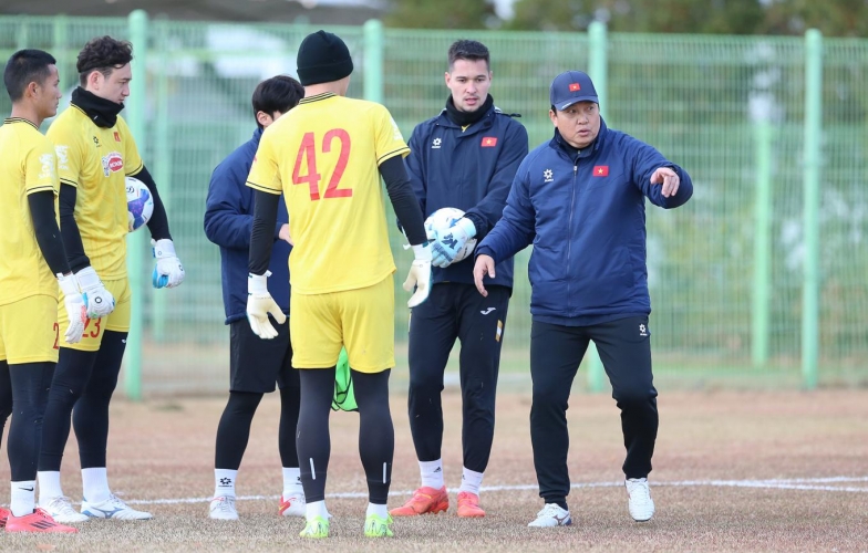 HLV Lee Won Jae theo dõi Văn Lâm thi đấu, cơ hội trở lại ĐT Việt Nam rộng mở