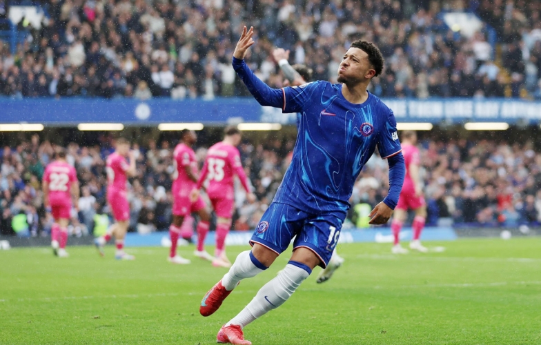 Siêu phẩm của Sancho giúp Chelsea giành lại 1 điểm trước Ipswich