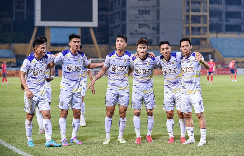 Hà Nội FC đánh bại CAHN 2-0, níu giữ hy vọng vô địch