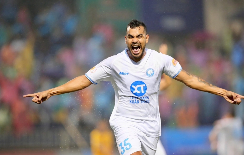 Nam Định giành chiến thắng nghẹt thở trước SLNA, tiến gần ngôi vô địch V-League
