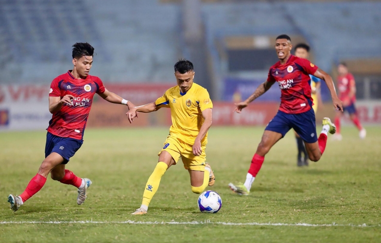Trận cầu tâm điểm V-League 2024/25: Quảng Nam vs CAHN - Liệu đội chủ nhà có tạo nên bất ngờ?