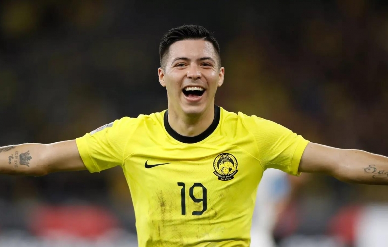Sao mai gốc Argentina tỏa sáng trong màu áo Asean All Stars đấu MU
