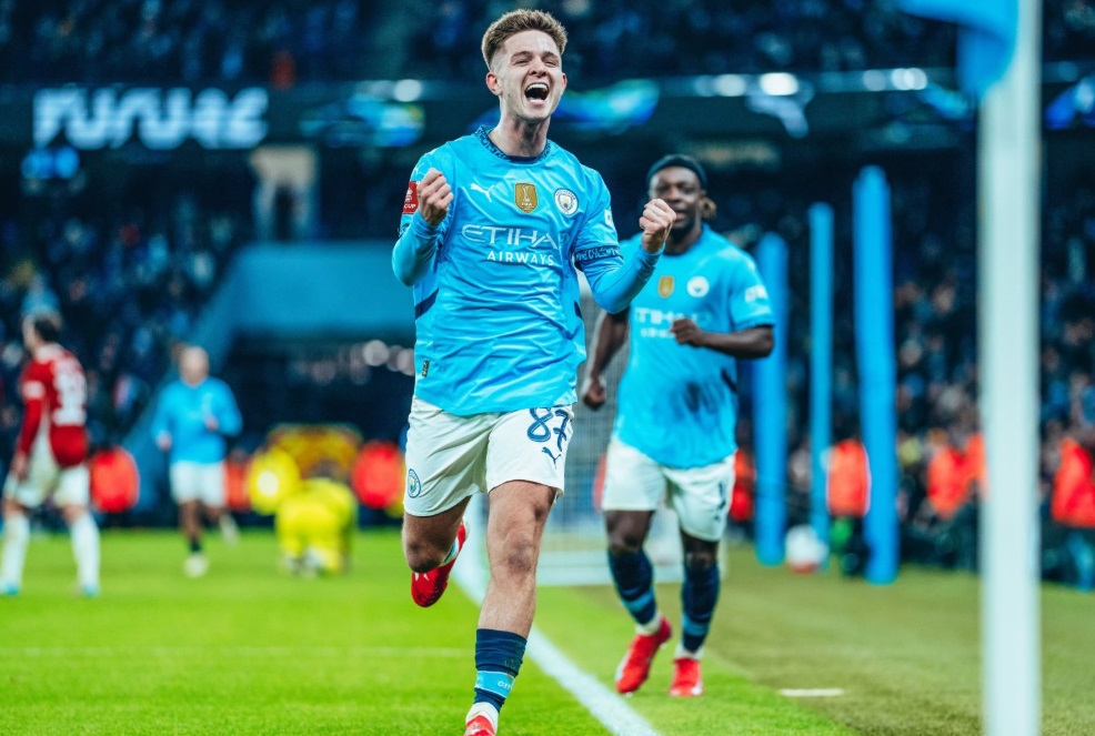 Pep Guardiola đối mặt bài toán khó: Thu gọn đội hình Man City quá khổ